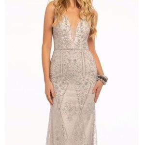 NWT! Formal Homecoming Wedding or Reception Dress Beaded V-Neck Mermaid